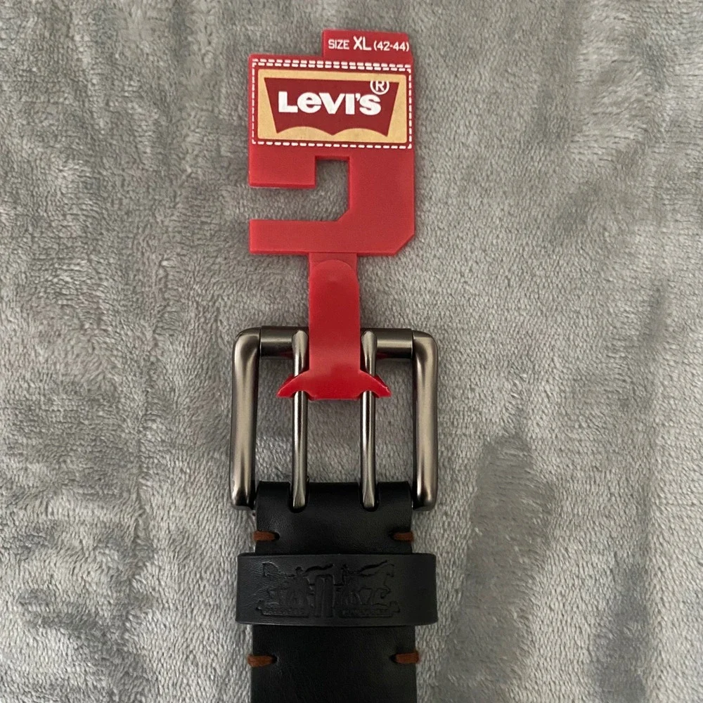 Levis classic black